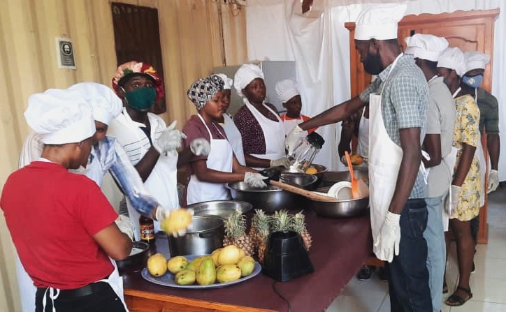 Cours ananas groupe milieu Haïti TIC-BAI
